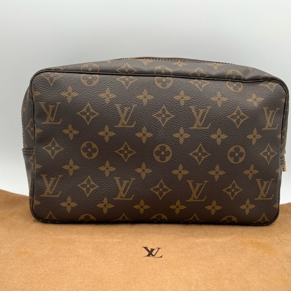 Louis Vuitton Trousse Toiletry 28 in  Monogram in Great Condition